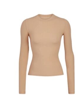 New Skims fits everybody long sleeve T shirt size Small in Mica